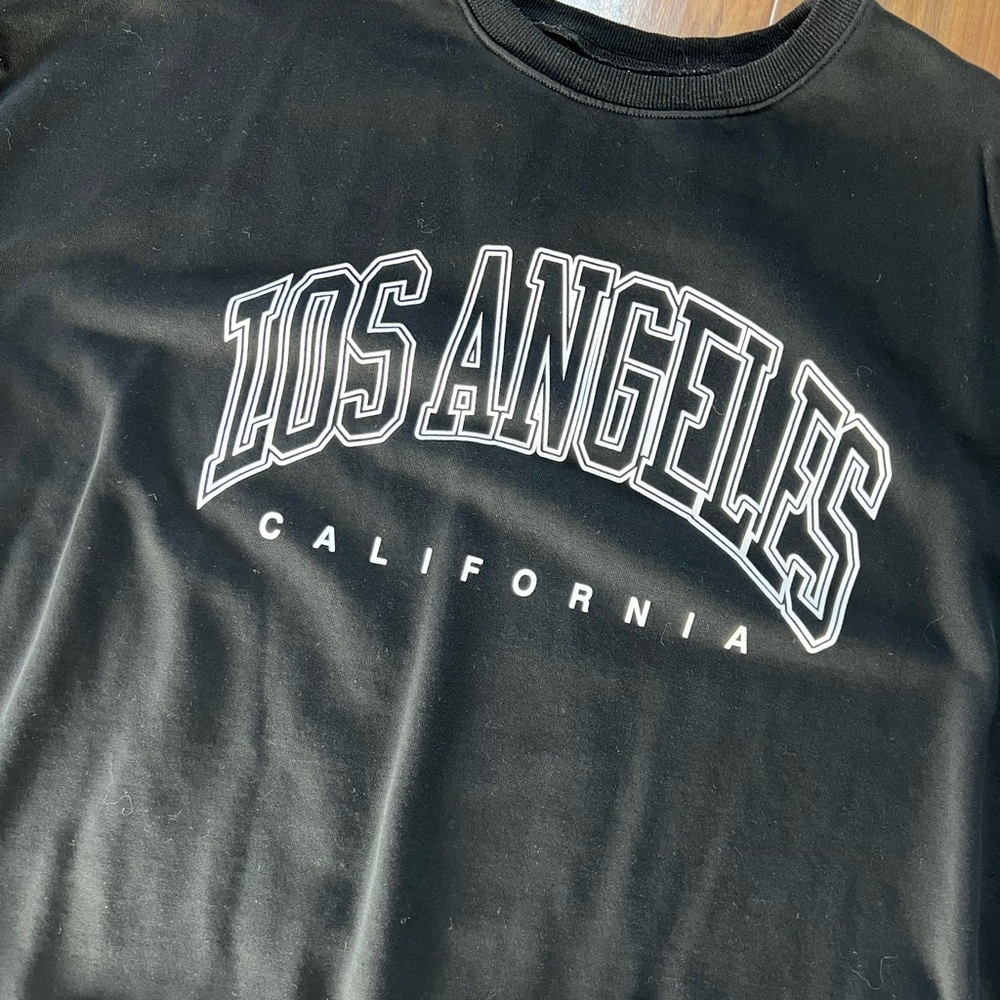 Los Angeles California Black Women’s Sweater - Picture 2 of 4